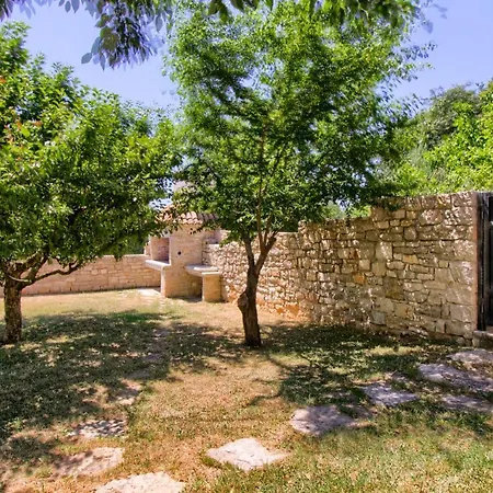 Taki With Private Pool Near Rovinj * 칸파나르