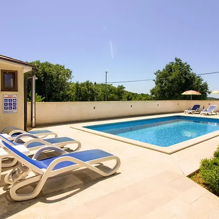 Taki With Private Pool Near Rovinj Rovinj