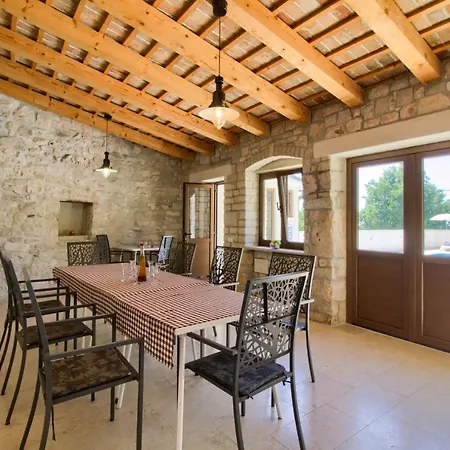Taki With Private Pool Near Rovinj 坎法奈尔